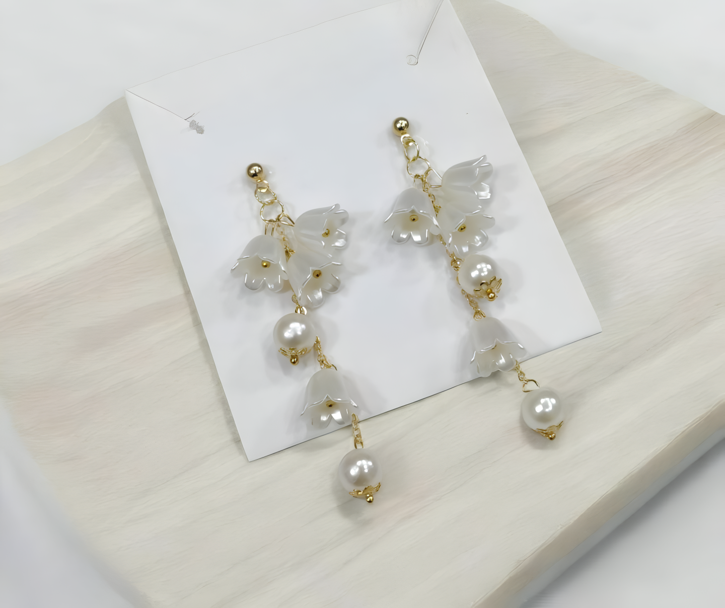 Women – Elegant White Floral Design with Classic Pearl Detailing