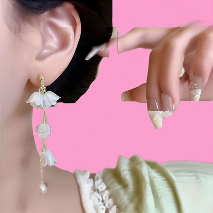Women – Elegant White Floral Design with Classic Pearl Detailing